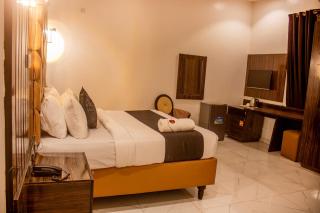 Victorian Bloom Hotel and Resort - - 9