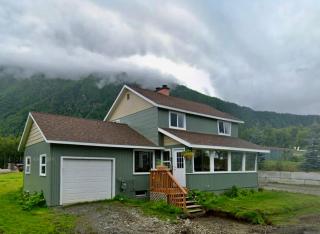 Bear Mountain View 4BR Home- Only 25 Min Anchorage, Central location ,- 5 star property - Eagle River - 5