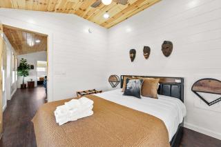 The Lodges at Eden Reserve - Pet Friendly Cabins Near Ark - Williamstown - 2