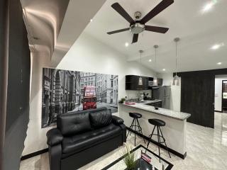 London suites, By Poblado Suites - Medellín - 9