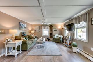 Cozy Vermont Escape - Patio, Lake and Mountain Views - Barton - 0
