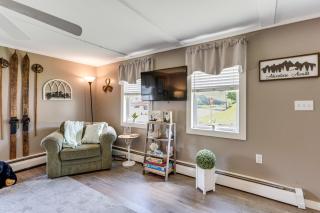 Cozy Vermont Escape - Patio, Lake and Mountain Views - Barton - 5