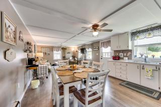 Steps to Crystal Lake Spacious Retreat with Views - Barton - 3