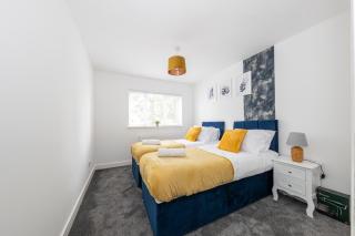 Superb 3 Bed House with 6 Beds Sleeps 8 Free Parking Ideal for contractors - Luton - 5