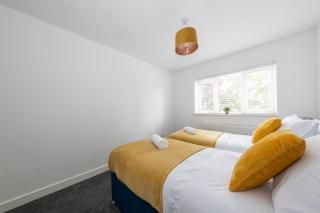 Superb 3 Bed House with 6 Beds Sleeps 8 Free Parking Ideal for contractors - Luton - 4