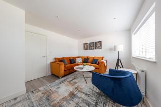 Superb 3 Bed House with 6 Beds Sleeps 8 Free Parking Ideal for contractors - Luton - 8