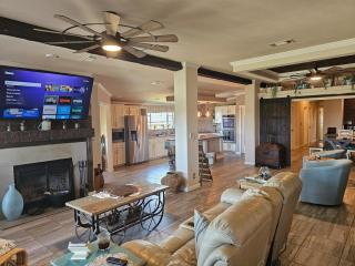 Huge 3k SQ FT Waterfront Home - 6