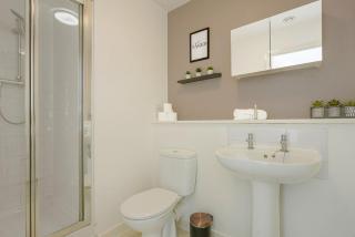 City Centre - Executive Hub Apartment - 2 Bedroom 2 Bathroom - Free Parking, Fast WIFI & Smart TV with Netflix by Yoko Property - 5