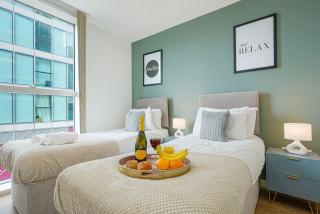 City Centre - Executive Hub Apartment - 2 Bedroom 2 Bathroom - Free Parking, Fast WIFI & Smart TV with Netflix by Yoko Property - 4