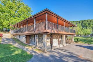 Cozy Cabin Near Dollywood with Parking - Pigeon Forge - 1