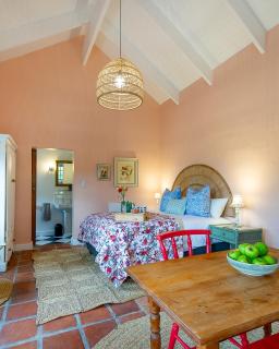Cripps Cottage, Cheverells Farm - 1