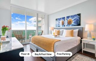 MVR Suite with Poolside Sips and Biscayne Backdrop - Miami - 0