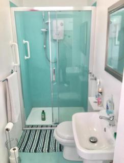 Paignton Seafront 1 Bedroom Garden Apartment with Double bed & Single Bed , Private Car Space , Hotel Reception to Greet & Help you - Paignton - 9