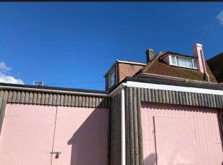 Paignton Seafront 1 Bedroom Garden Apartment with Double bed & Single Bed , Private Car Space , Hotel Reception to Greet & Help you - Paignton - 7
