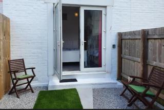 Paignton seafront Apartment with Private Garden ,FREE Private Car Space FREE WIFI ,No kitchen but Fridge Tea coffee Towels YES Double & Single bed YES Reception to help you YES Opposite the Beach Yes - 3