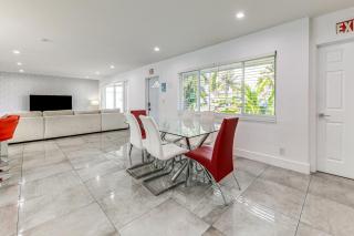 Outdoor Oasis with Games Sleek Hollywood Home! - 5
