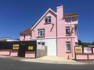 Paignton Seafront 1 Bedroom Garden Apartment with Double bed & Single Bed , Private Car Space , Hotel Reception to Greet & Help you - Paignton - 0