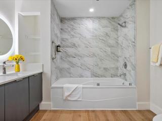 MVR Don-t Miss Out on This Luxury Suite - 4
