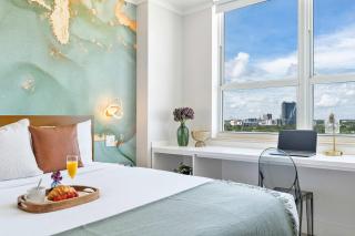 MVR Suite Floor to Ceiling Wow in Every Room - Miami - 5
