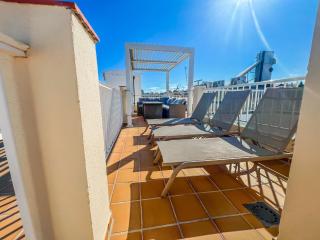 Bright 2-Bedroom Apartment with Private Patio and Communal Roof Terrace in Centr - Nerja - 7