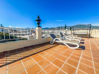 Bright 2-Bedroom Apartment with Private Patio and Communal Roof Terrace in Centr - Nerja - 3