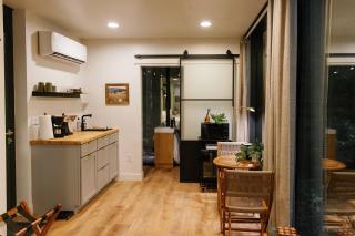 Modern Mirror Home w/ Hot-tub - “Glass House” #1 - 7