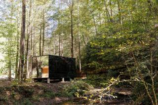 Modern Mirror Home w/ Hot-tub - “Glass House” #1 - - 2