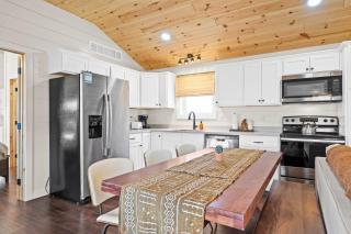 The Lodges at Eden Reserve - Back Cabins - Near Ark - 2