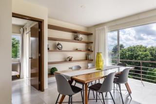 Near airport, 2 bedrooms, 4 guests, pool! - 0