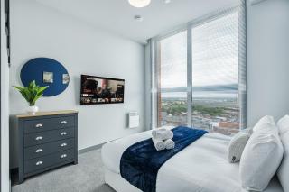 Skyline Views 3BR Duplex Penthouse with Balcony - Brand New - Birmingham - 6