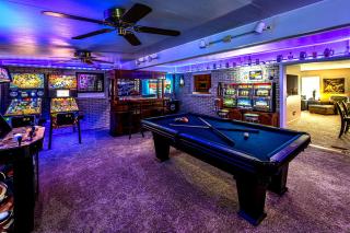 Hot Tub SPA Massage GoldenTee Pinball Near WPAFB Museum - Dayton - 3