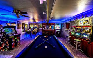 Hot Tub SPA Massage GoldenTee Pinball Near WPAFB Museum - Dayton - 0