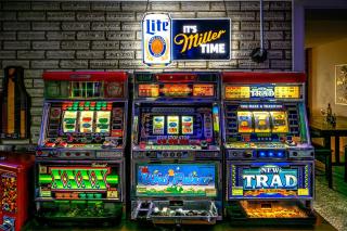 Hot Tub SPA Massage GoldenTee Pinball Near WPAFB Museum - Dayton - 5