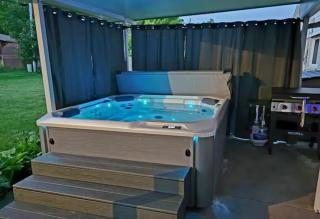 Hot Tub SPA Massage GoldenTee Pinball Near WPAFB Museum - Dayton - 7