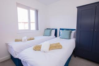 Luxury Three Story Townhouse Free Parking on Drive - Manchester - 2