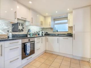 Costal Retreat with Garden & BBQ - Lymington - 2