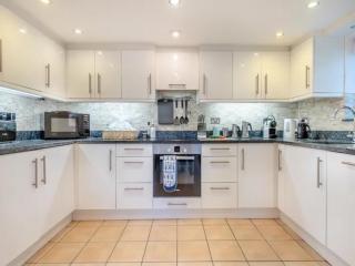 Costal Retreat with Garden & BBQ - Lymington - 3