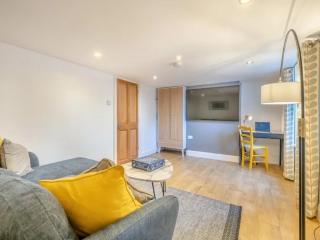 Costal Retreat with Garden & BBQ - Lymington - 5