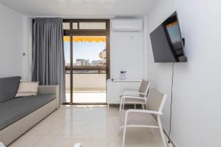 Las Arenas Cosy Flat - Balcony & AC - 6