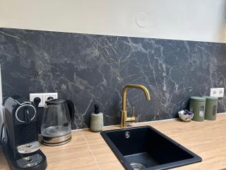 Lovely Spacious Apartment - 7