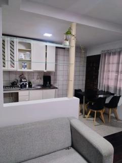 Casa em rua de comércio em Ctba - Curitiba - 0