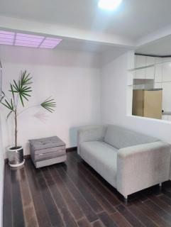 Casa em rua de comércio em Ctba - Curitiba - 8