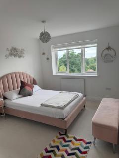 Bedroom in West Sussex with locks,Private Bathroom & Free Parking - Pulborough - 5