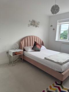 Bedroom in West Sussex with locks,Private Bathroom & Free Parking - Pulborough - 4