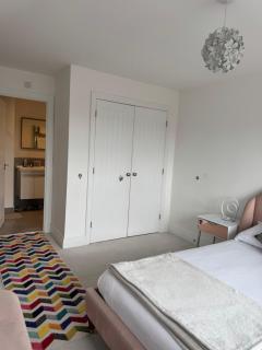 Bedroom in West Sussex with locks,Private Bathroom & Free Parking - Pulborough - 3