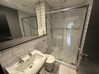 Modern 2 Bed City Centre Apartment - Leeds - 1