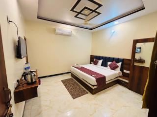 Shri Sarju Palace - Orchha - 0
