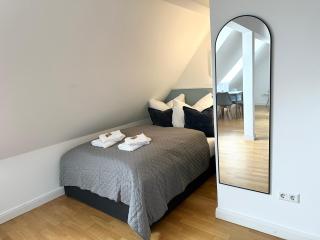 bella casa-Business&Family,100m zum Konzerteingang Schloß, Parkplatz, SmartTV, Netflix, Waschmaschine, 24h Checkin, 30qm, AP 15 - Ludwigsburg - 1
