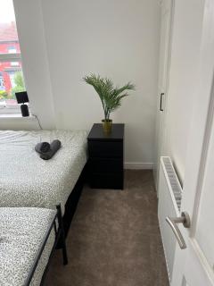 Cozy Apartment, Parking, Wi-Fi, Sleeps 5 - Liverpool - 4