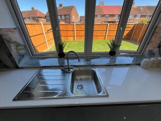 Perfect Contractor house-3 free parking space-EV charging-Secure-Quiet-Modern - Cheshunt - 3